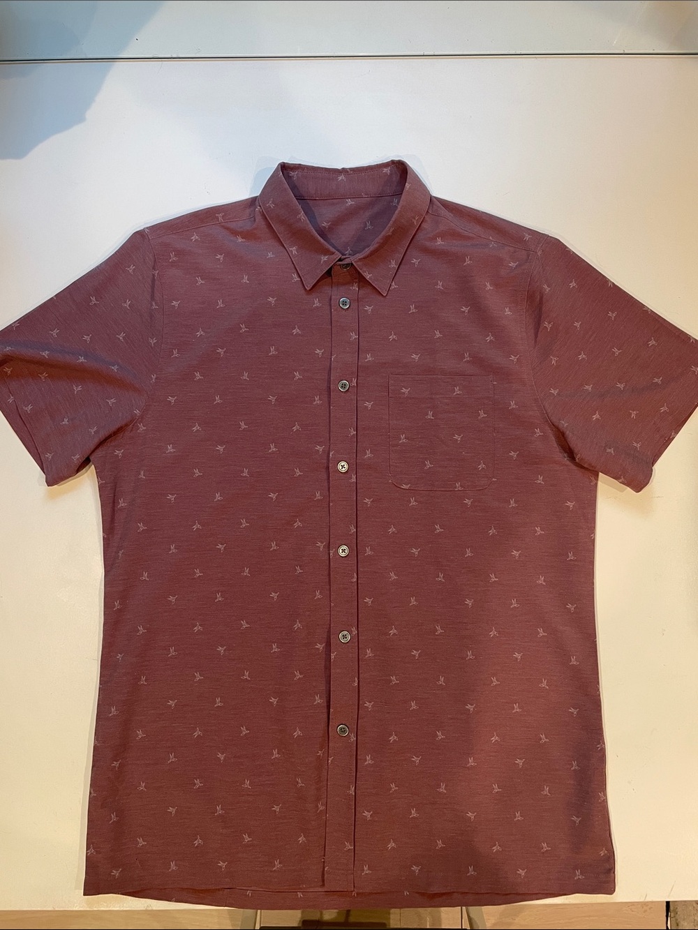 Men’s Vuori Short Sleeve Stretch Button Down Faded Red - Large